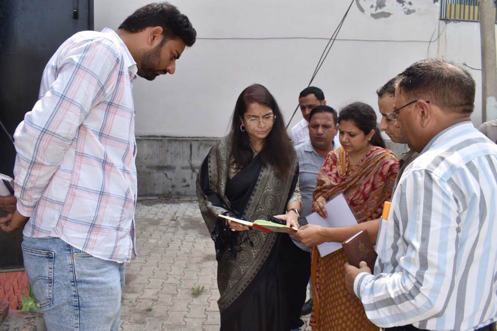 Municipal Commissioner Saloni Sharma Continues Ward Inspections Reviews Development Works and Sanitation Arrangements in Wards 7 8 and 9